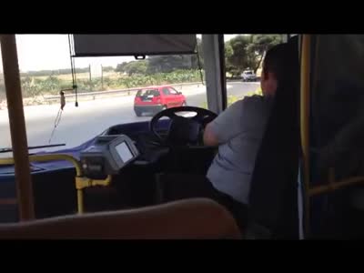 Водитель автобуса 100-го уровня с острова Мальта (4.0 мб)