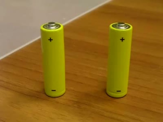 Проверяем заряд пальчиковых батареек без мультиметра