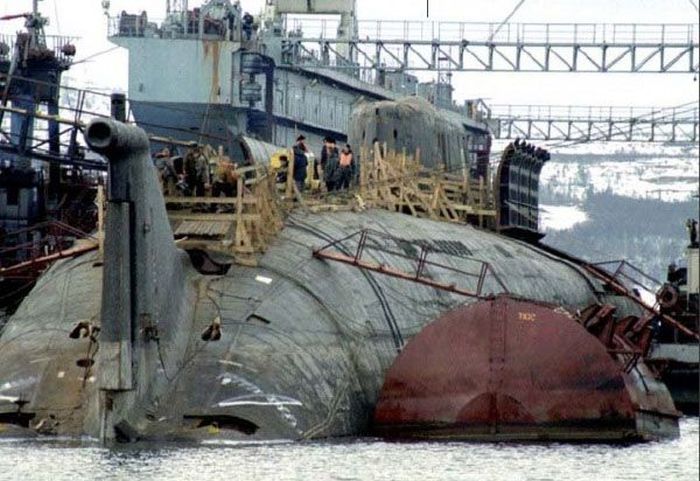 О работе судмедэкспертов на борту затонувшего подводного крейсера "Курск" (12 фото)