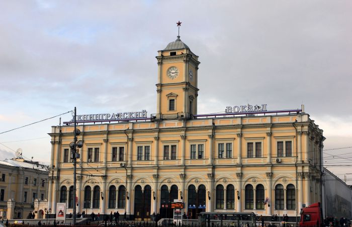 Ленинградский вокзал в Москве (2 фото)