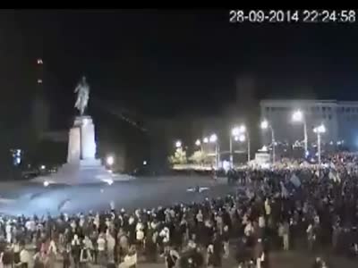 Снос памятника Ленину на площади Свободы в Харькове - видео 2 (9.9 мб)