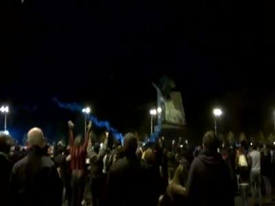 Снос памятника Ленину на площади Свободы в Харькове - видео 1 (4.9 мб)