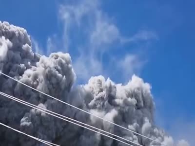 Японские альпинисты засняли извержение вулкана (6.1 мб)