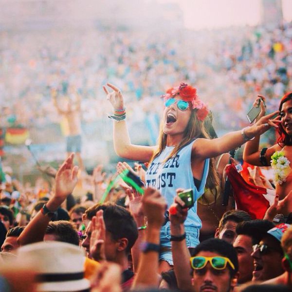 Девушки с фестиваля "Tomorrowland 2014" (38 фото)