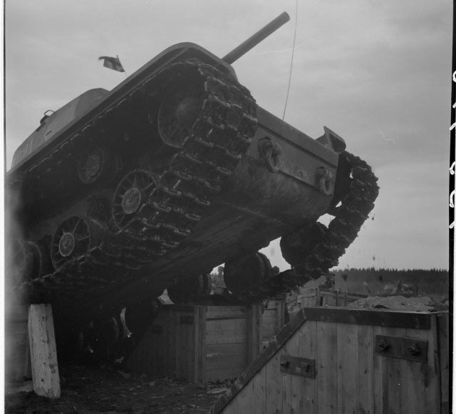Испытания противотанковых заграждений финской армии (24 фото)