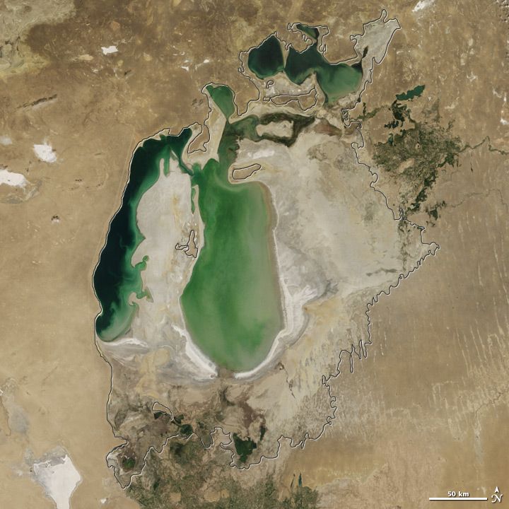 Аральское море постепенно исчезает (15 фото)