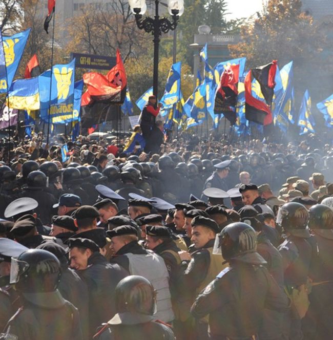 Беспорядки в Киеве по случаю 72 годовщины образования УПА (52 фото)