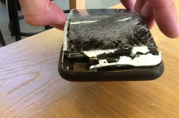 iPhone 6 оставил сильный ожег на ноге своего владельца (5 фото)