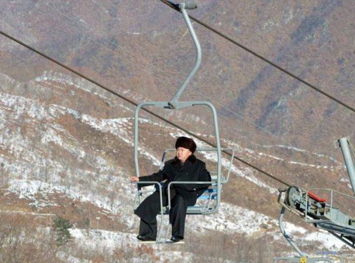 Первый горнолыжный курорт КНДР простаивает без дела (26 фото)