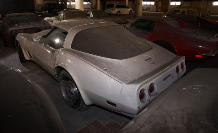 36 спорткаров Corvette простояли без надобности 26 лет (44 фото)