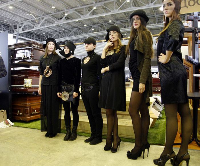 В Москве открыта выставка похоронной культуры (20 фото)
