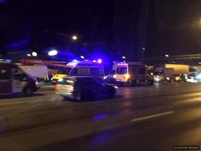 В Москве взорвался автомобиль, перевозивший газовые баллоны (5 фото + 4 видео)