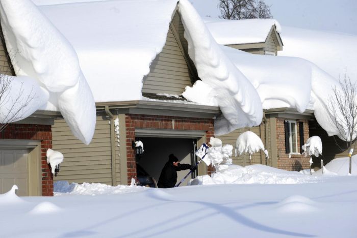 Из-за сильнейшего снегопада в США погибло 8 человек (50 фото)