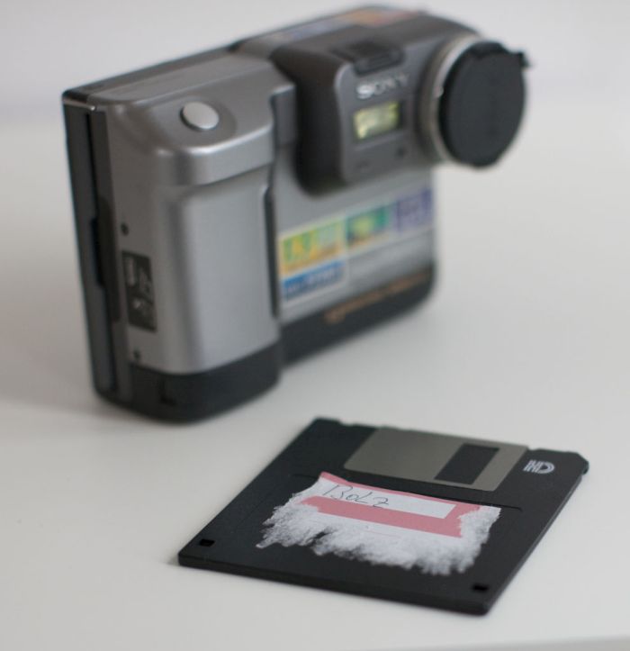 Ранний «цифровик» Sony Mavica на дискетах (7 фото)