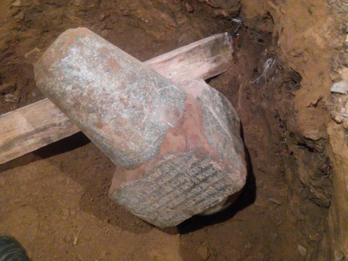Житель Балашихи нашел надгробие в подвале гаража (26 фото)