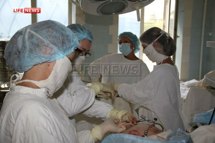 В Нижнем Тагиле медсестра сделала селфи в операционной (3 фото)