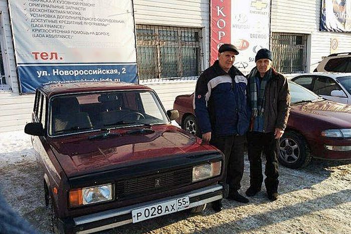Как жители Омска помогли 73-летнему пенсионеру (2 фото)
