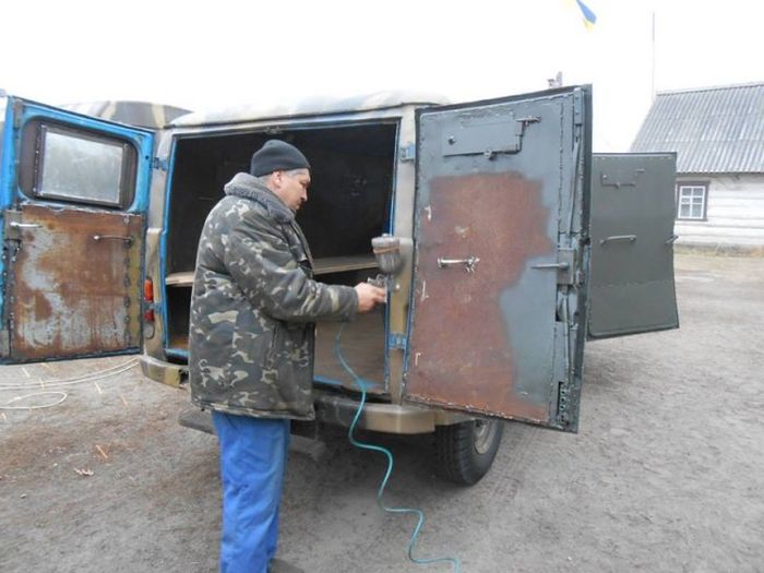 Самодельные бронемашины из Украины (41 фото)
