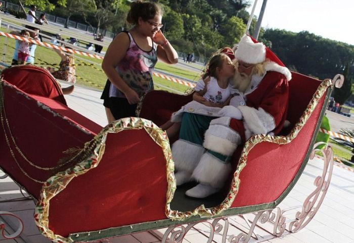 Самый татуированный Санта-Клаус в мире (10 фото)