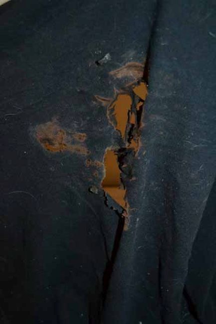 Samsung GALAXY Ace 2 взорвался рядом с кроватью своей хозяйки (13 фото)