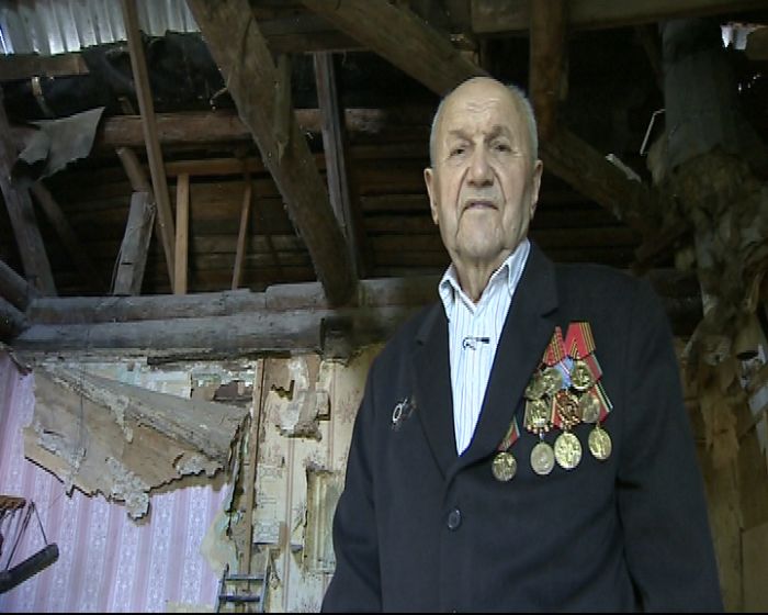 В Подмосковье ветеран ВОВ остался без крыши над головой (11 фото + видео)