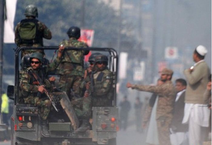 В Пакистане боевики «Талибана» устроили бойню в школе (31 фото)