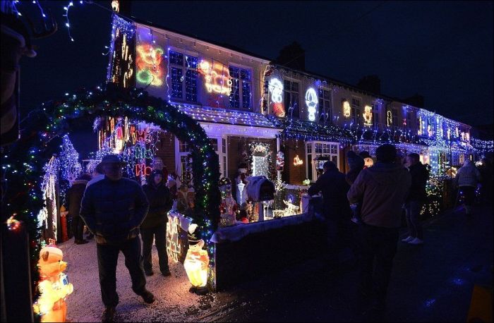 Рождественская сказка на одной из улиц Великобритании (16 фото)