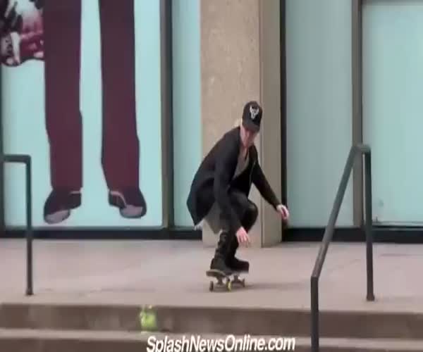 Джастин Бибер прокатился на скейтборде
