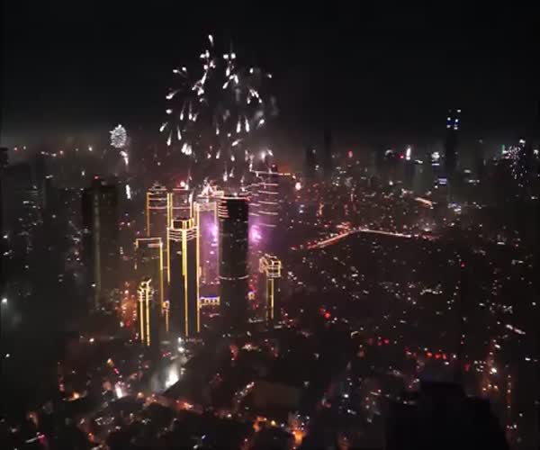 Новогодний фейерверк в Маниле
