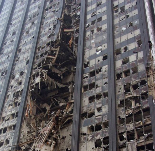 Трагическая судьба небоскреба Дойче-Банк-билдинг (20 фото)