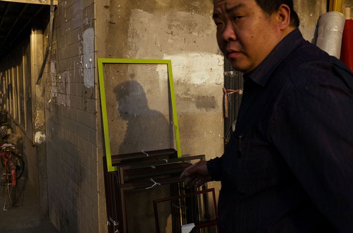 Уличные фотографии от китайского фотографа Тао Лю (24 фото)