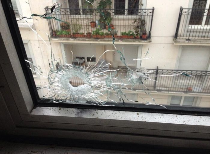 Срочно! Бойня в офисе Charlie Hebdo видеокадры атаки. +18 (2 видео)