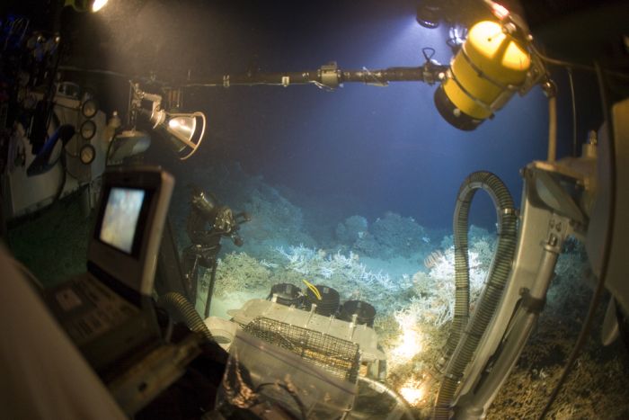 Невероятная история подводного Интернета (110 фото + 2 видео)