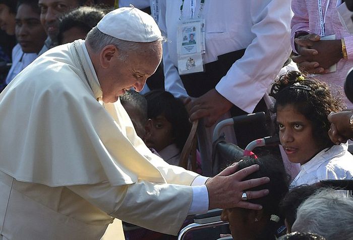 Ради папы Франциска с улиц Манилы убрали сирот (16 фото)