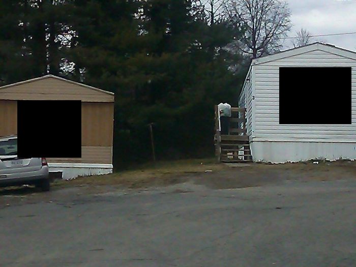 Какие-то странные соседи (3 фото)
