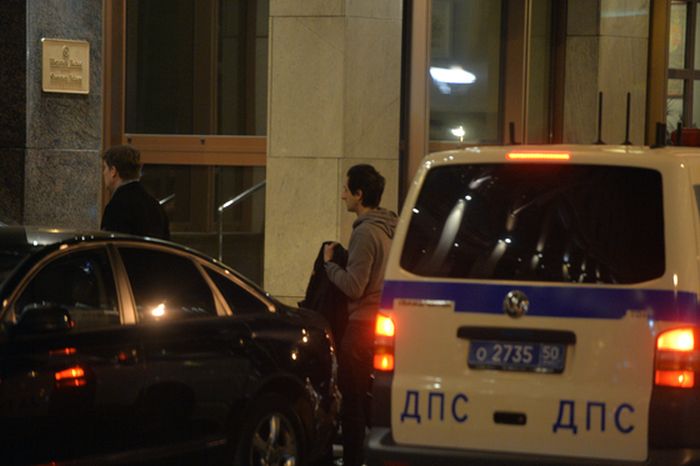 Актера Эдриана Броуди возили по Москве на авто ДПС (5 фото)