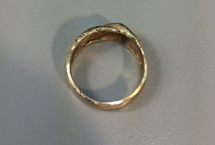 Обручальное кольцо, побывавшее в измельчителе мусора (18 фото)