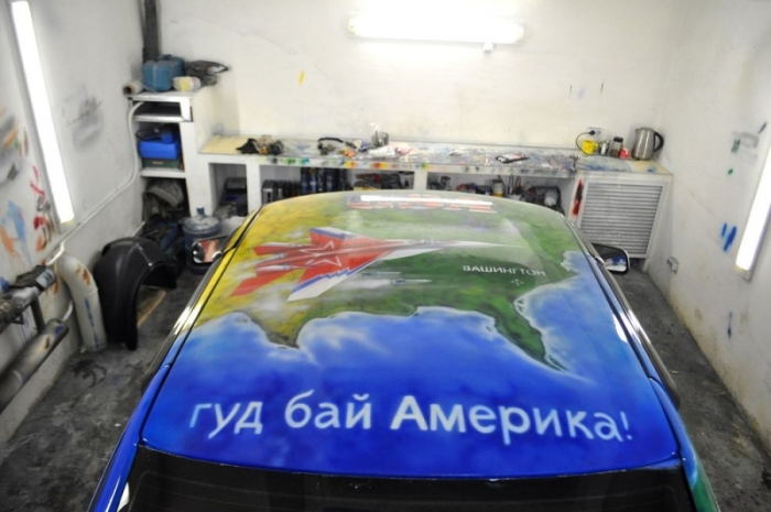 Жительница Республики Коми создала для своего отца патриотичный ВАЗ-2110 (15 фото)