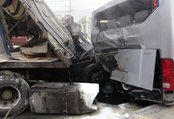 Под Новороссийском в массовом ДТП столкнулись 15 транспортных средств (17 фото + видео)