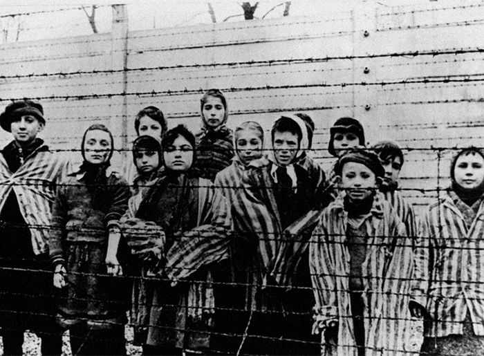 Освенцим в страшных цифрах и ужасающих фактах (16 фото)