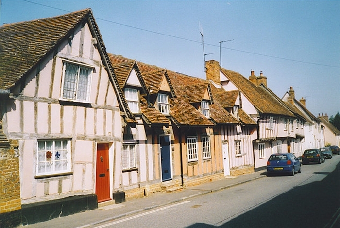 Кривая архитектура английской деревни Лавенхэм (14 фото)