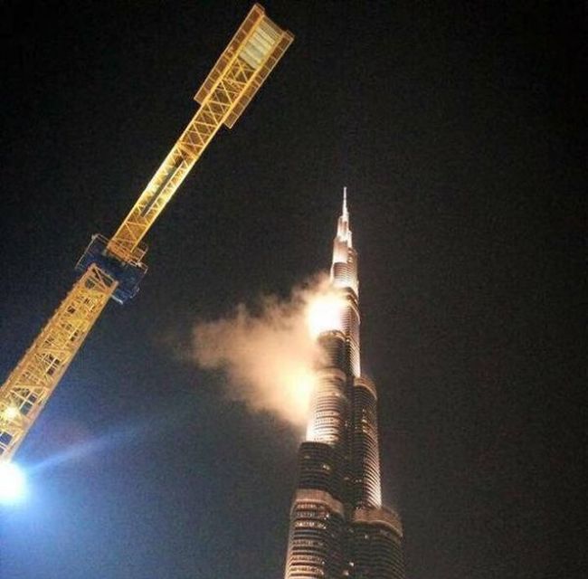 Пользователи соцсетей распространили фейк о пожаре в небоскребе Бурдж-Халифа (5 фото)