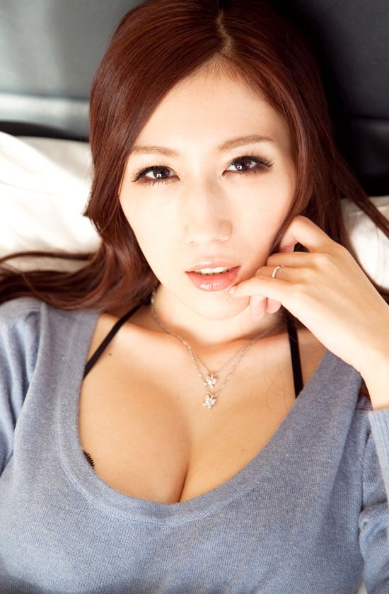 В Китае лучшего сотрудника компании Qihoo 360 наградят ночью с порнозвездой. НЮ (22 фото)