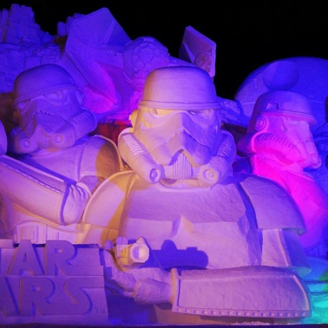 Снежная скульптура для фанатов Звездных войн (12 фото)