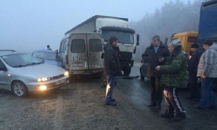 Возле Жуковского в массовом ДТП столкнулись 78 машин (13 фото + видео)