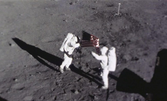 В чулане дома Нила Армстронга была обнаружена сумка с космическими инструментами (20 фото)