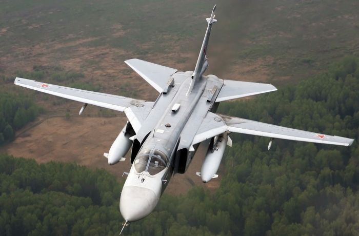 В Волгоградской области разбился самолет СУ-24 (4 фото + видео)