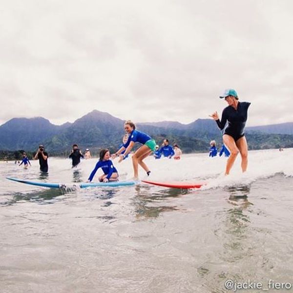 Стойкая американка продолжает заниматься серфингом, несмотря на инвалидность и беременность (16 фото)