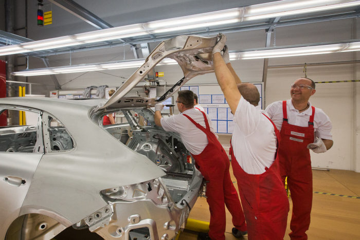 Фоторепортаж с лейпцигского завода Porsche (45 фото)