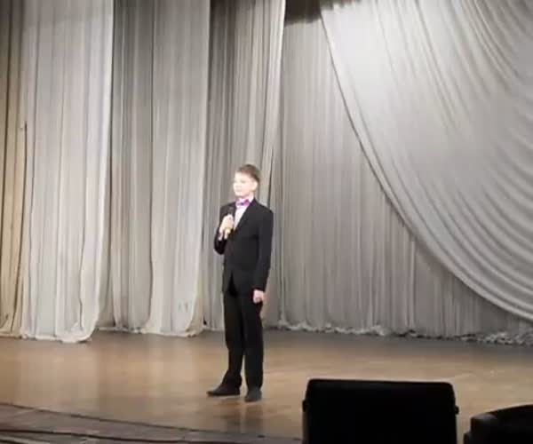 Мальчик спел песню о Путине